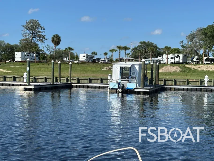 2014 Yamaha 28ft Custom Pontoon Houseboat - Media 7