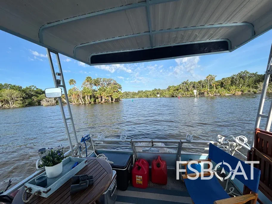 2014 Yamaha 28ft Custom Pontoon Houseboat - Media 14