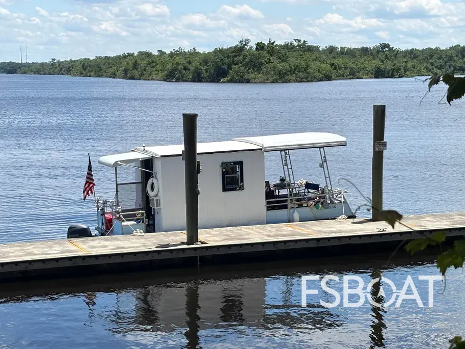 2014 Yamaha 28ft Custom Pontoon Houseboat - Media 19