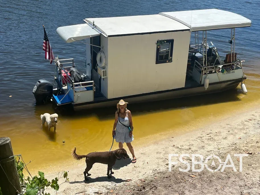 2014 Yamaha 28ft Custom Pontoon Houseboat - Media 10