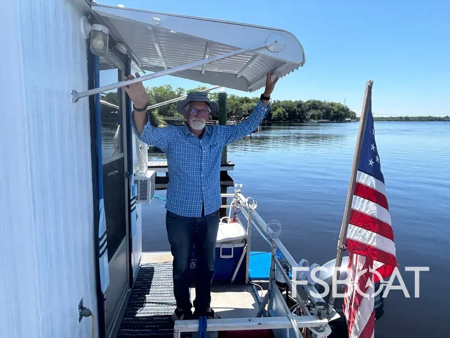 2014 Yamaha 28ft Custom Pontoon Houseboat - Media 24