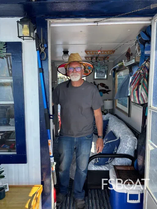 2014 Yamaha 28ft Custom Pontoon Houseboat - Media 21
