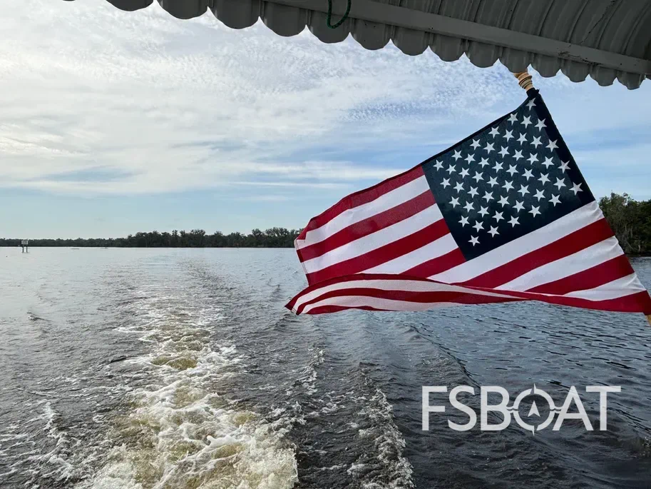 2014 Yamaha 28ft Custom Pontoon Houseboat - Media 8