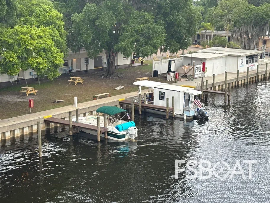 2014 Yamaha 28ft Custom Pontoon Houseboat - Media 9