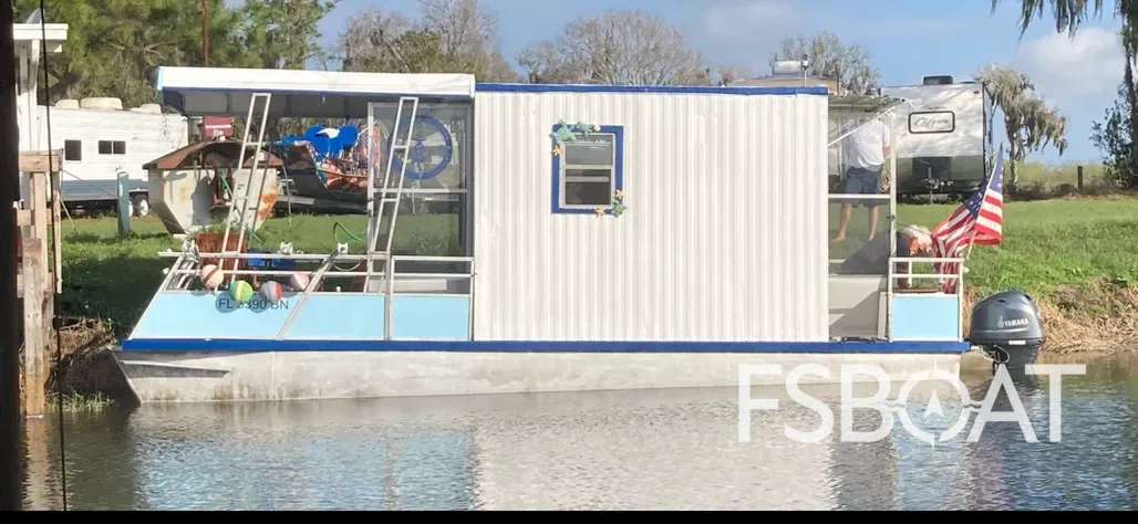 2014 Yamaha 28ft Custom Pontoon Houseboat - Media 2