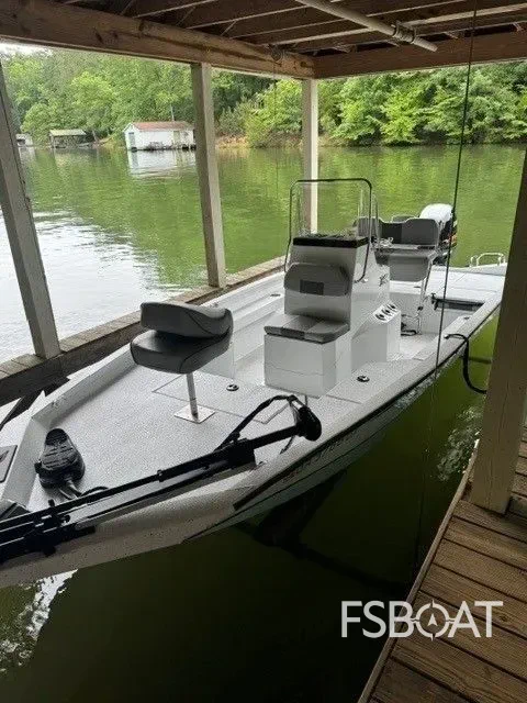2023 Xpress H20B Bay - Media 4