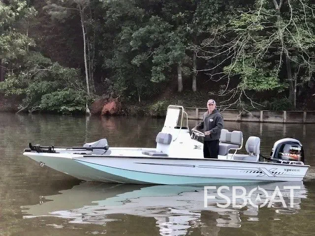2023 Xpress H20B Bay