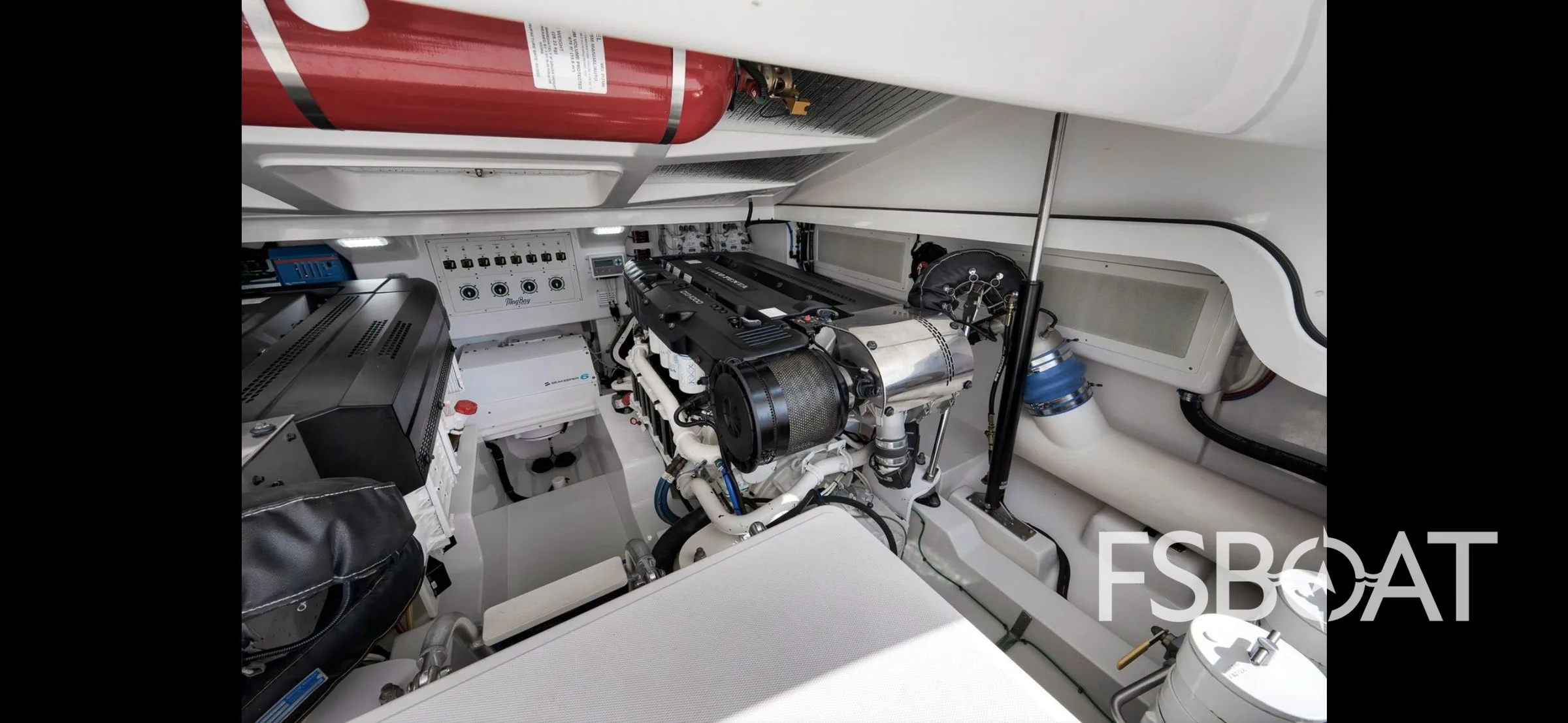2022 Mag Bay 42 Express - Media 24
