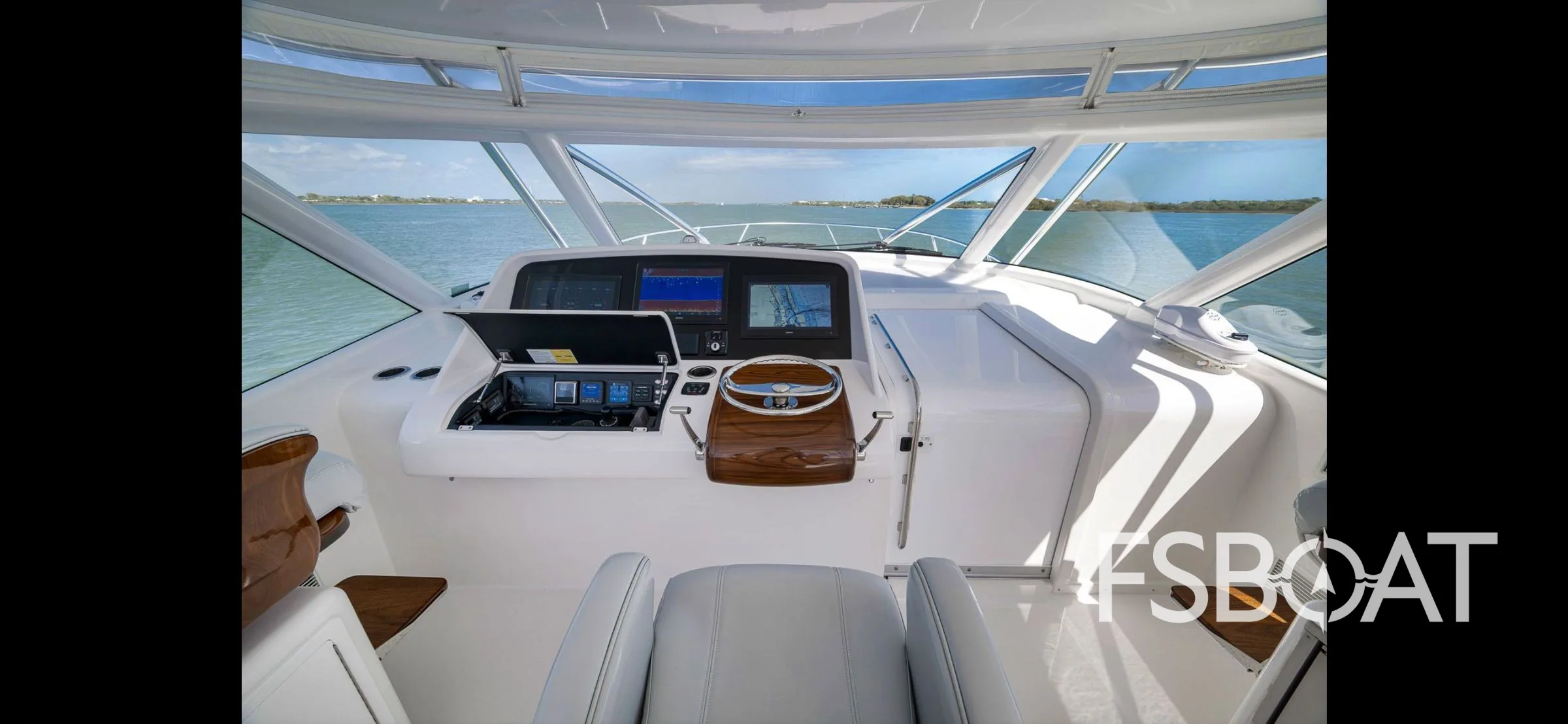 2022 Mag Bay 42 Express - Media 7