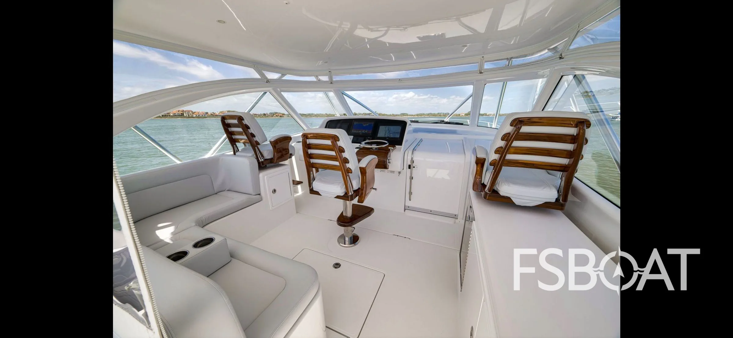 2022 Mag Bay 42 Express - Media 12