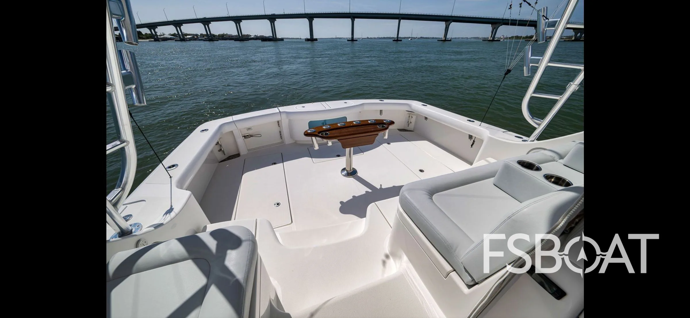2022 Mag Bay 42 Express - Media 9