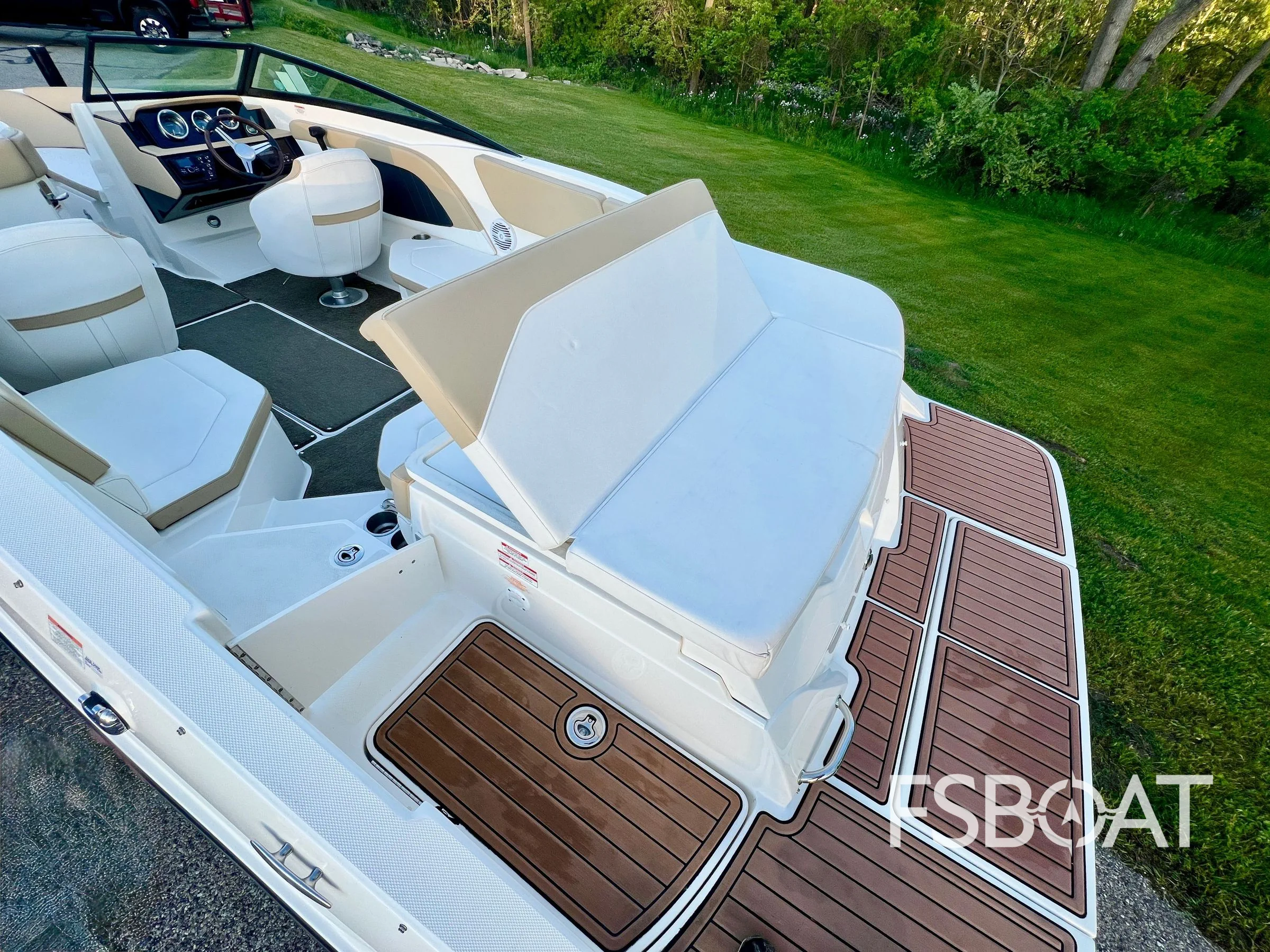 2018 Sea Ray SPX 230 - Media 17