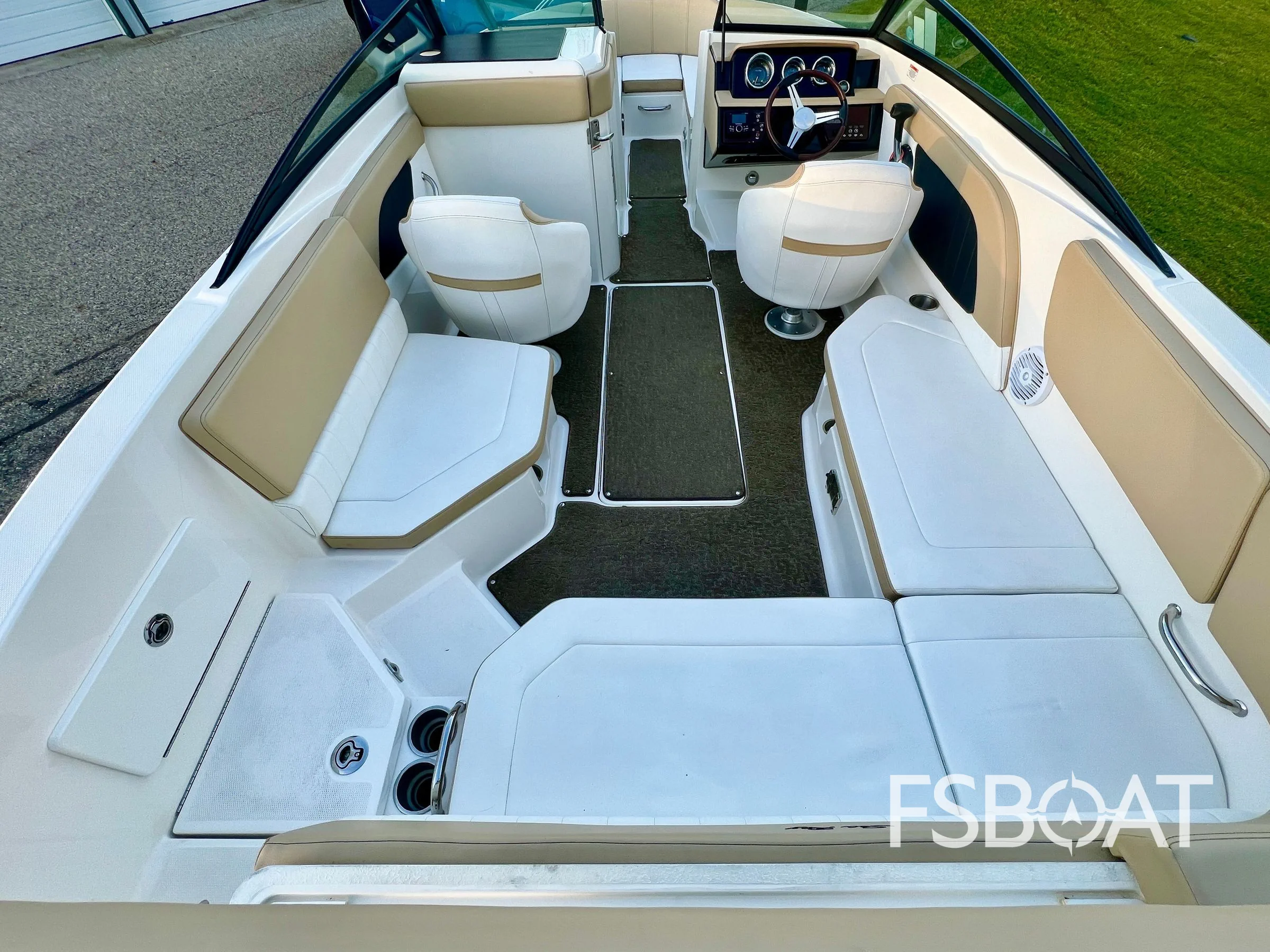 2018 Sea Ray SPX 230 - Media 18