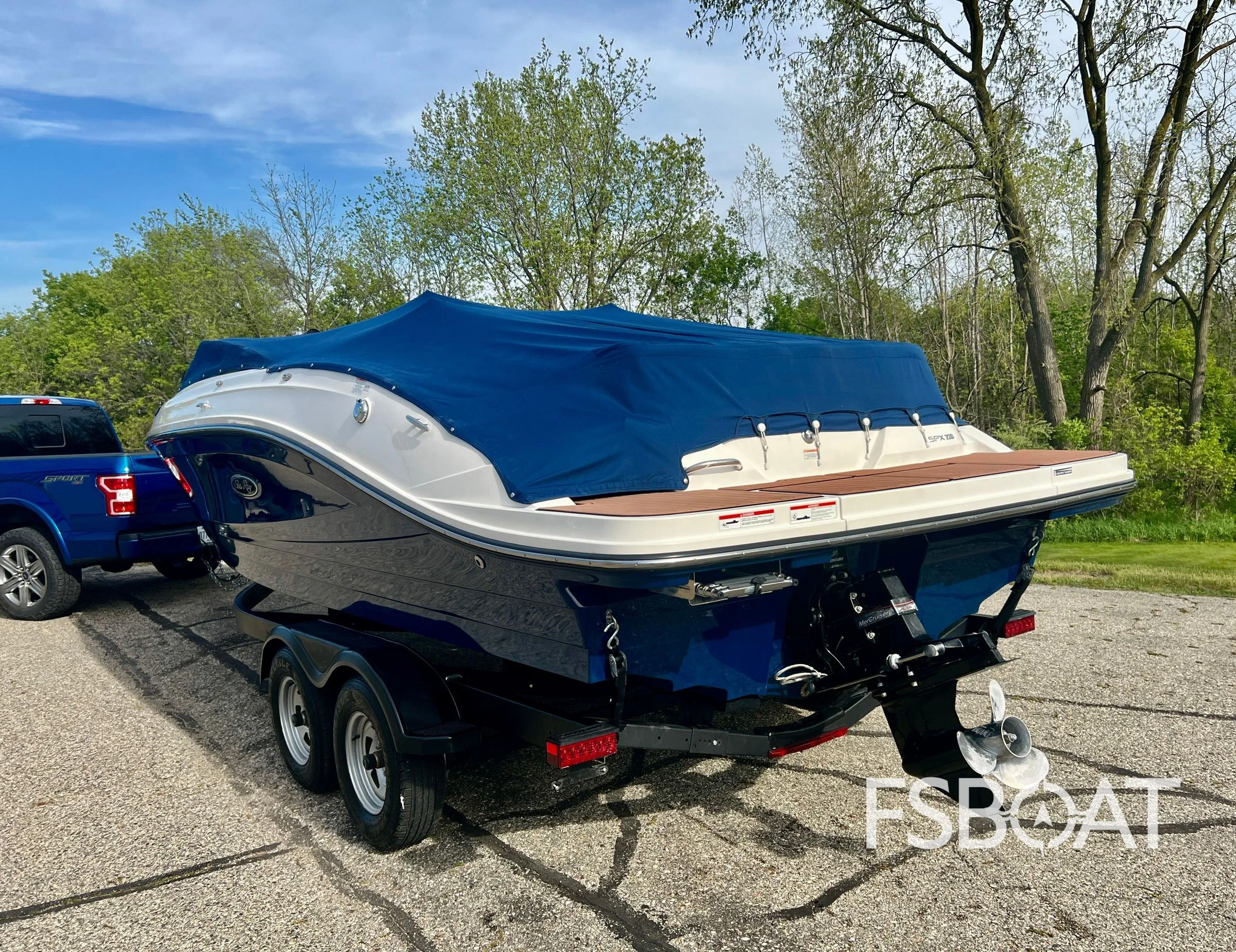 2018 Sea Ray SPX 230 - Media 12