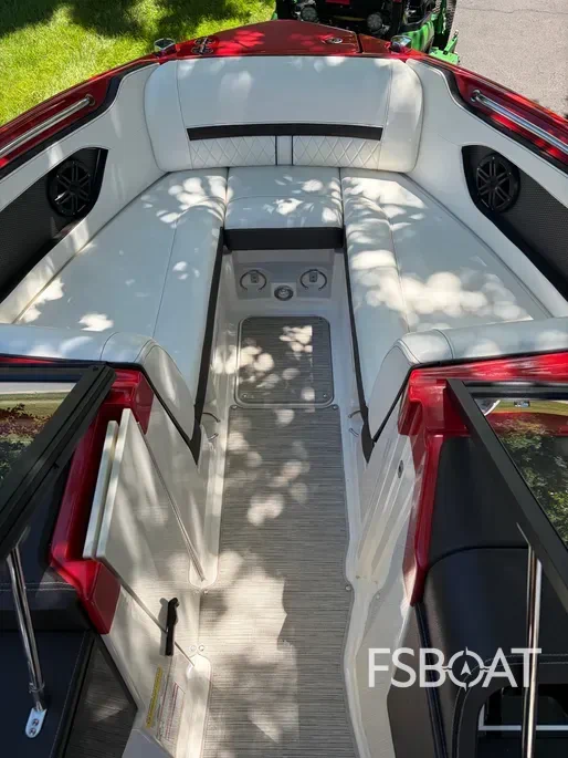 2017 Sea Ray SLX-W 230 - Media 6