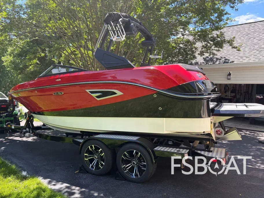 2017 Sea Ray SLX-W 230 - Media 8