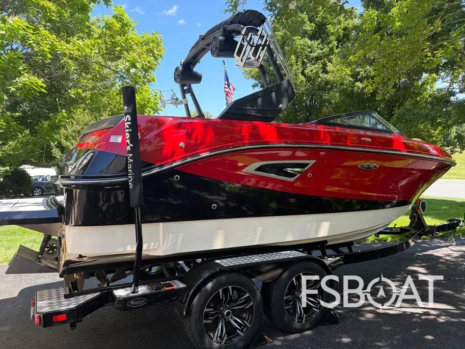 2017 Sea Ray SLX-W 230 - Media 9