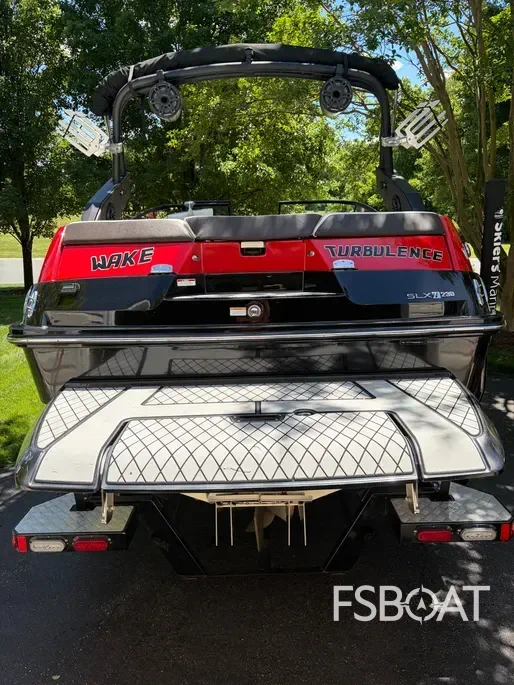 2017 Sea Ray SLX-W 230 - Media 7