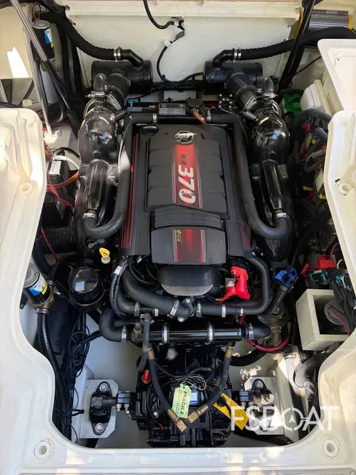 2017 Sea Ray SLX-W 230 - Media 10