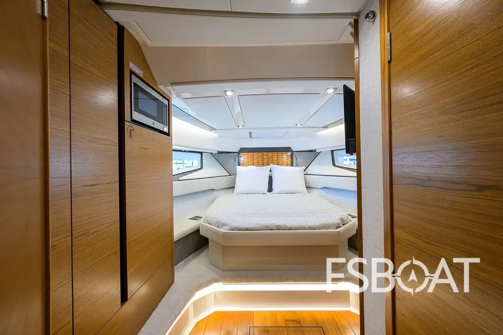 2022 Tiara Yachts 43 LE - Media 6