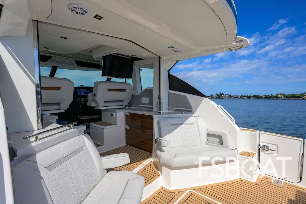 2022 Tiara Yachts 43 LE - Media 12
