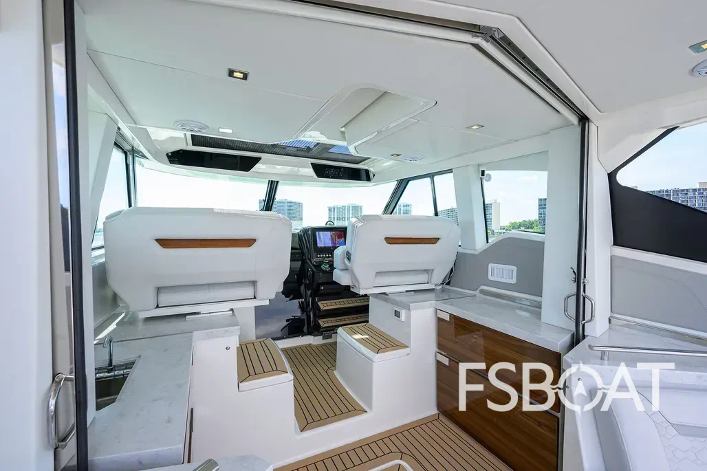 2022 Tiara Yachts 43 LE - Media 3