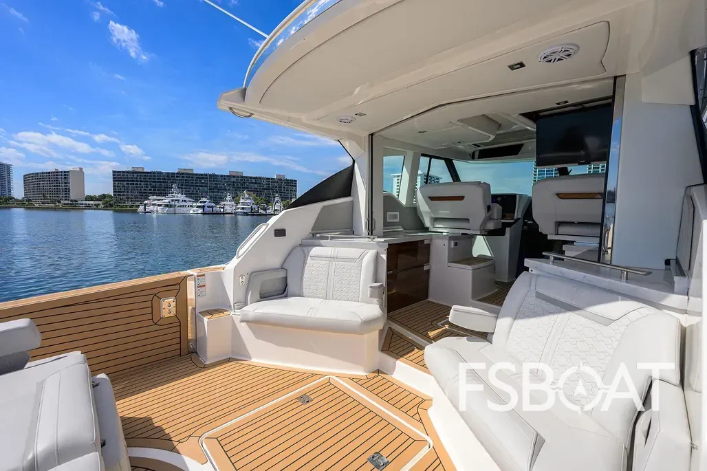 2022 Tiara Yachts 43 LE - Media 14