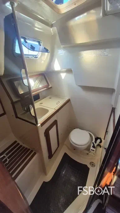 1991 Hunter Vision 32 - Media 15