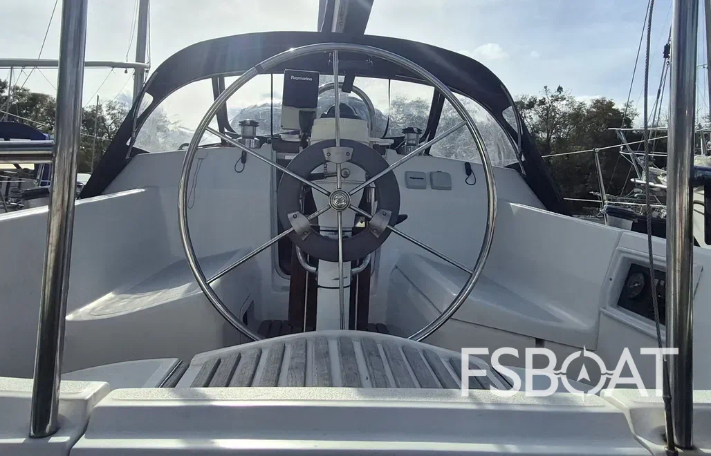 1991 Hunter Vision 32 - Media 8