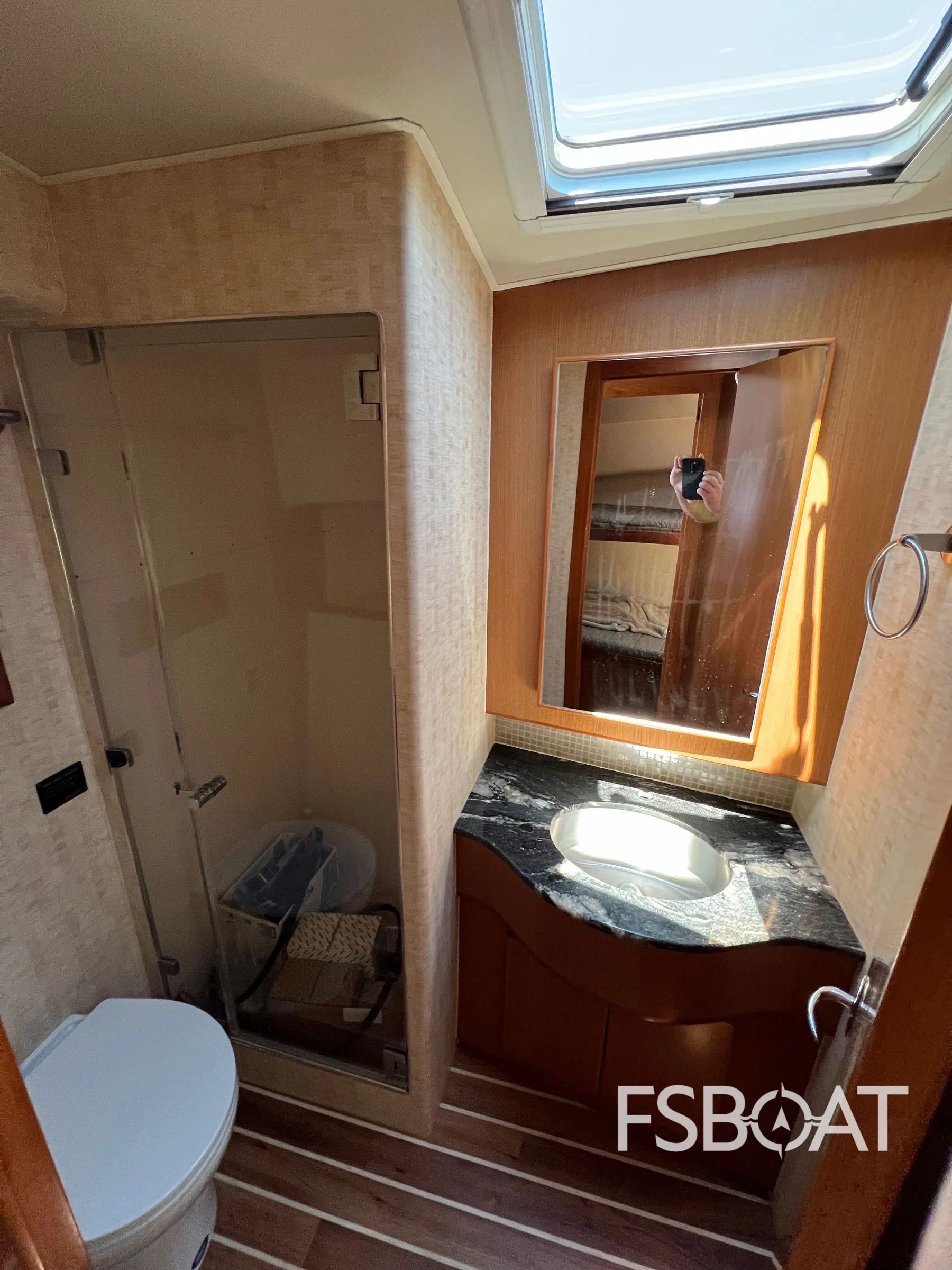 2008 Henriques 42 Flybridge - Media 14