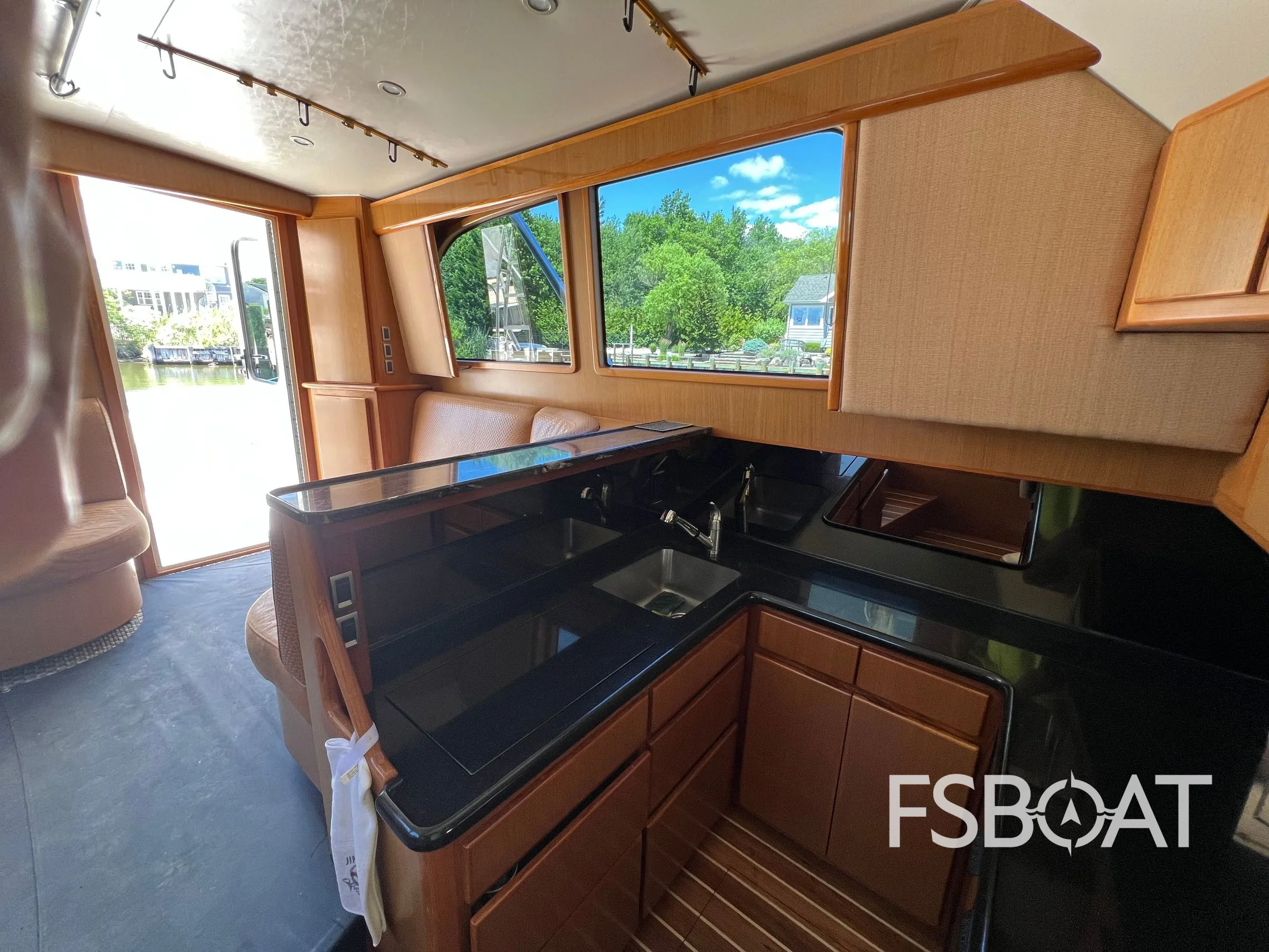 2008 Henriques 42 Flybridge - Media 11