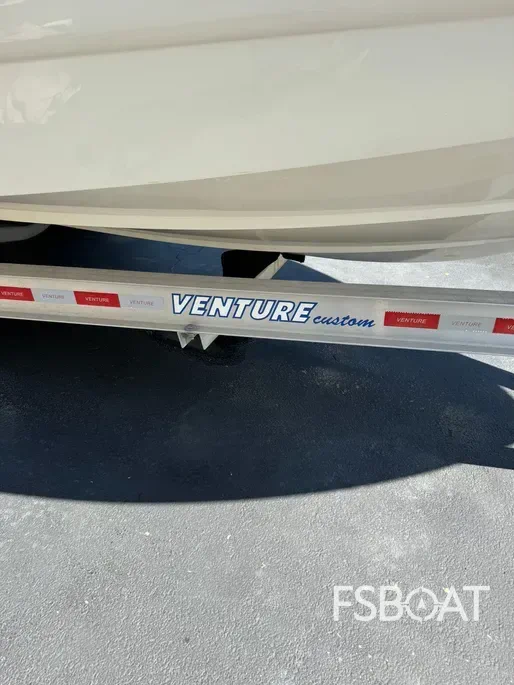 2008 Larson Cabrio 240 Mid Cabin - Media 23
