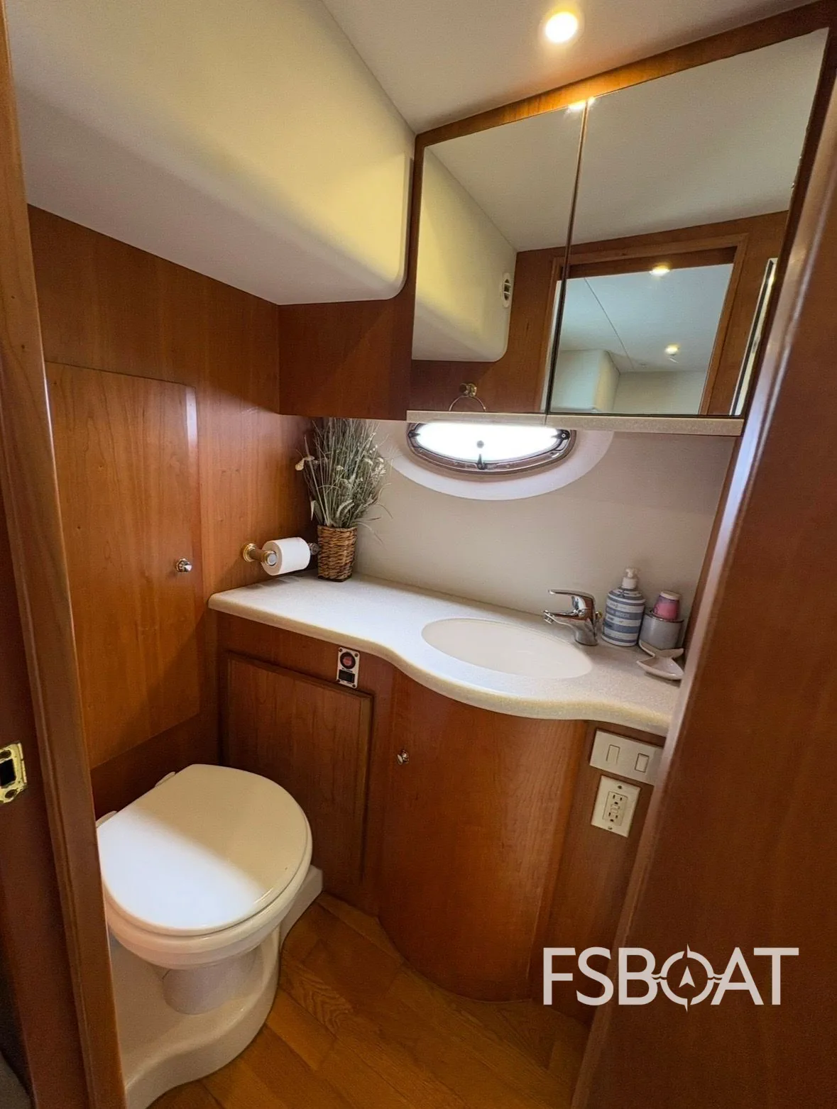 2003 Silverton 35 Motor Yacht - Media 9