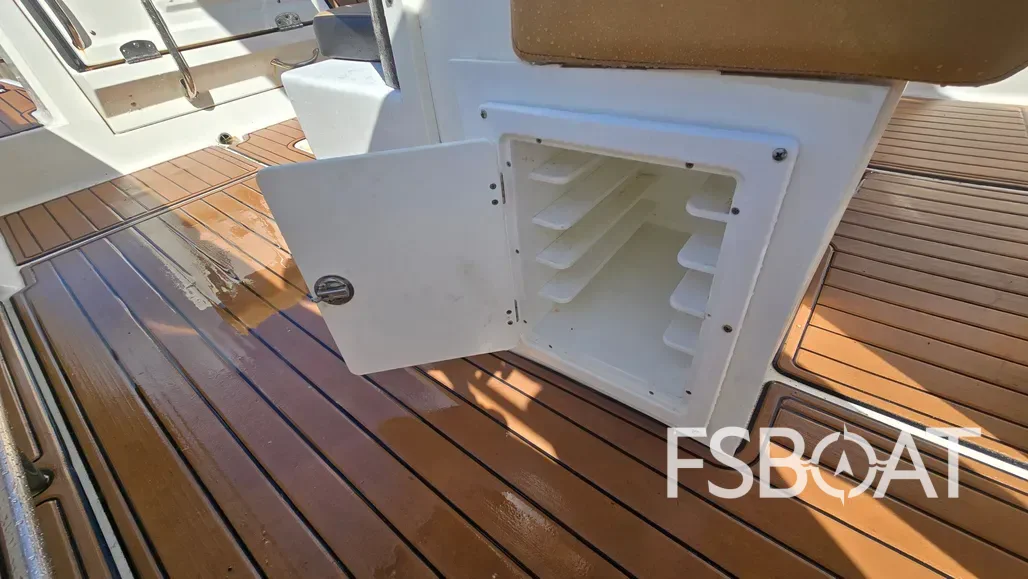 2019 Robalo R272 Center Console - Media 14