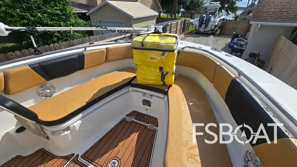 2019 Robalo R272 Center Console - Media 6