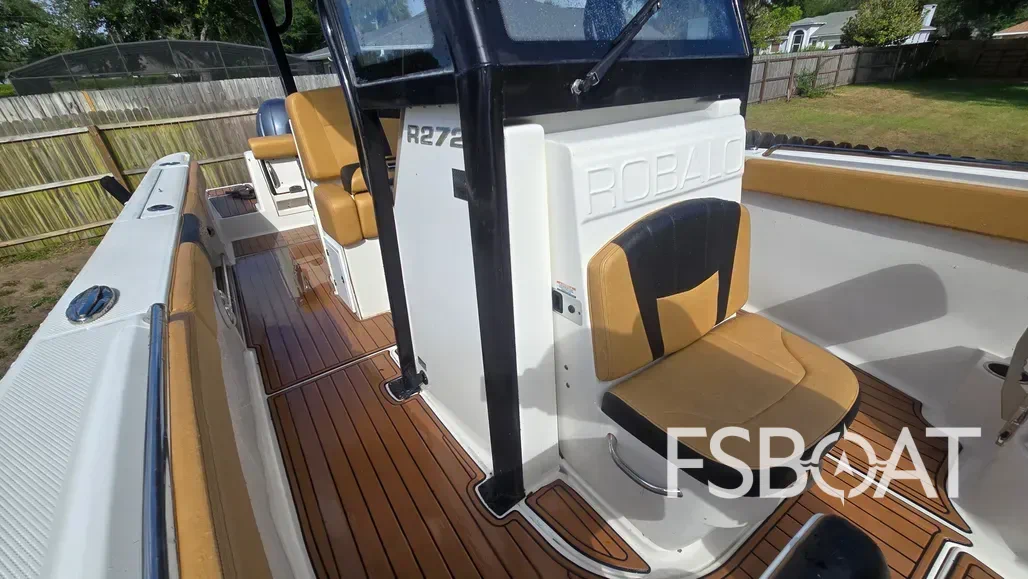 2019 Robalo R272 Center Console - Media 7
