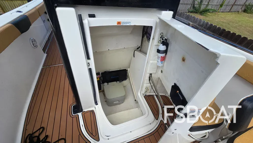2019 Robalo R272 Center Console - Media 8