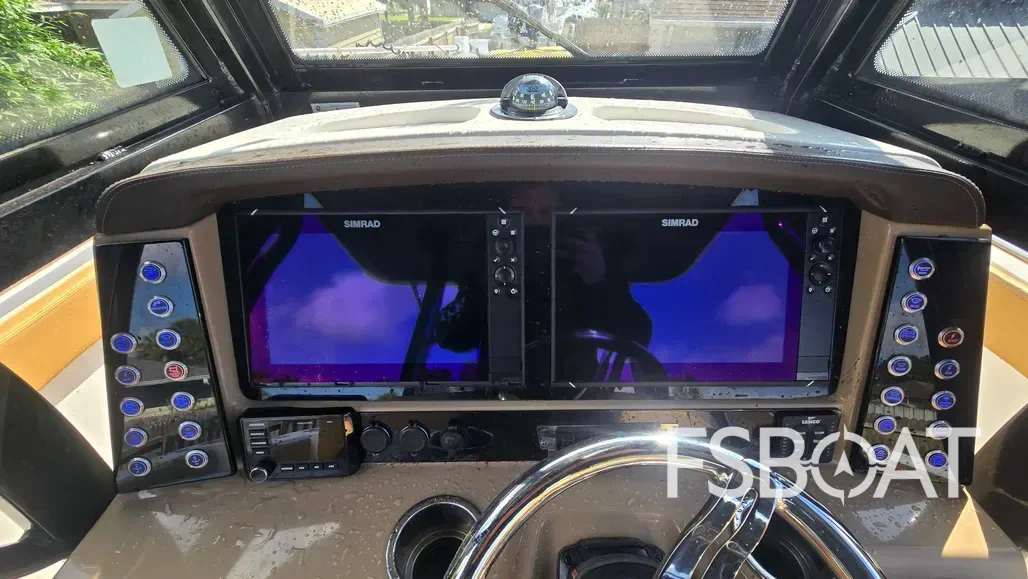 2019 Robalo R272 Center Console - Media 4