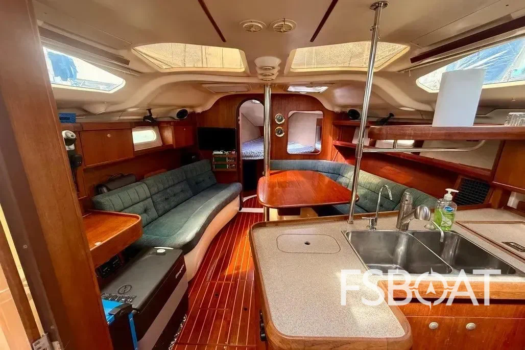 1996 Hunter 376 - Media 10