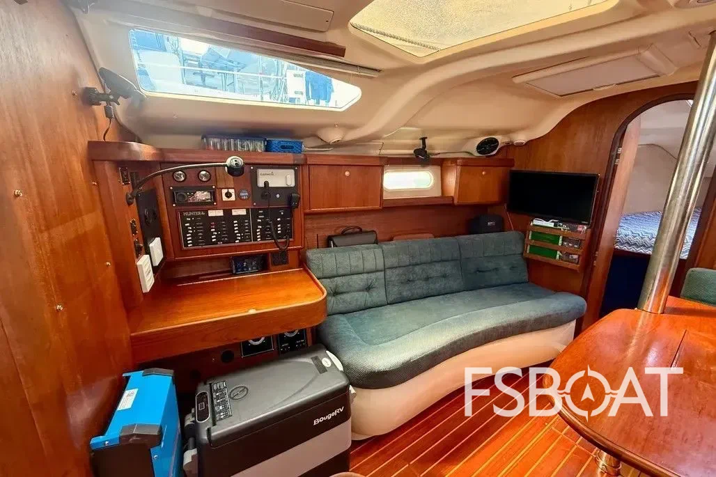 1996 Hunter 376 - Media 8