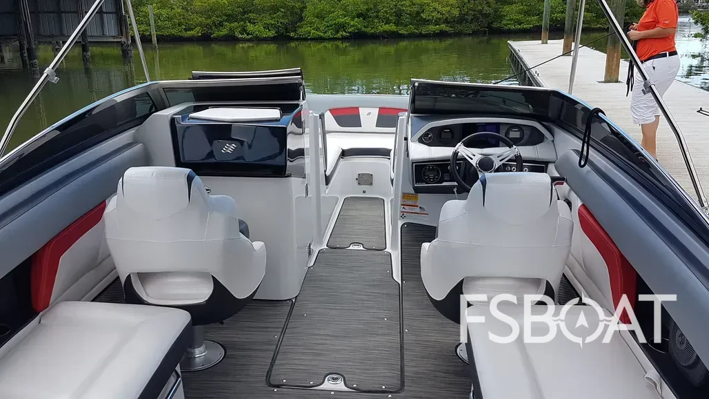 2018 Four Winns HD240 - Media 6