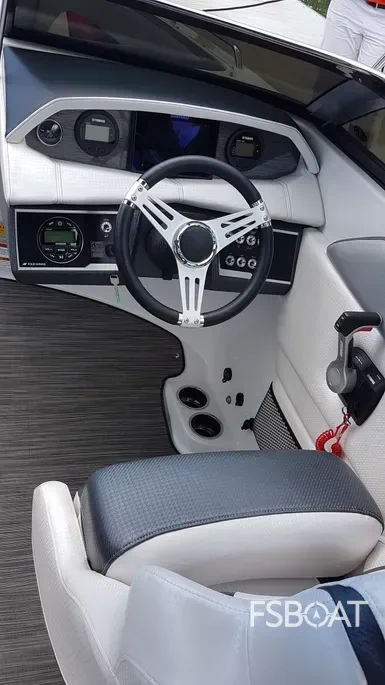 2018 Four Winns HD240 - Media 7