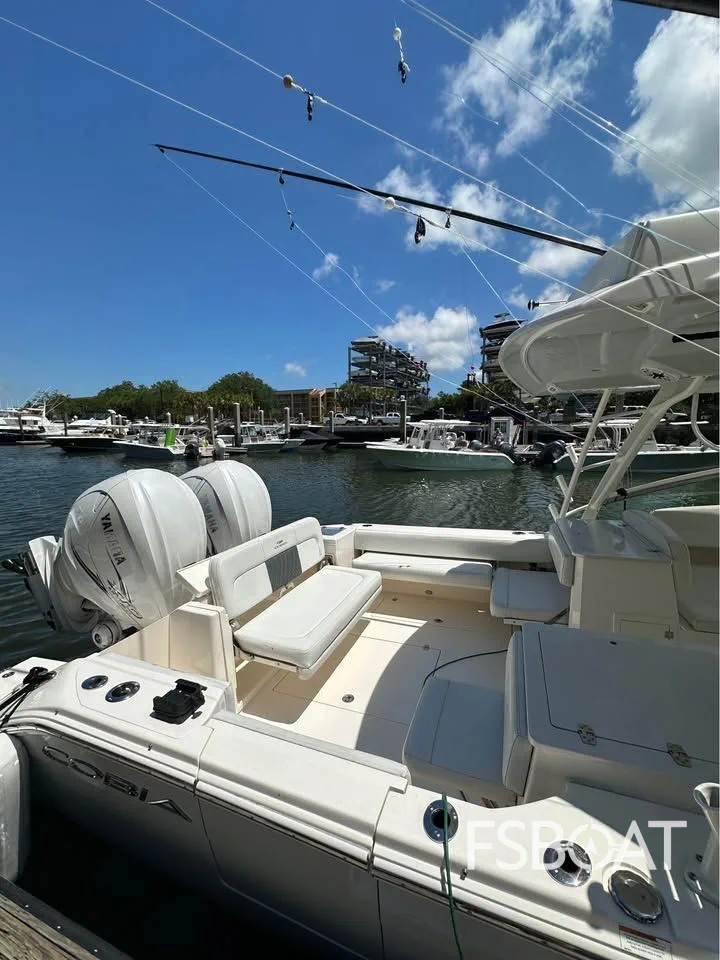 2021 Cobia 330 Dual Console - Media 10