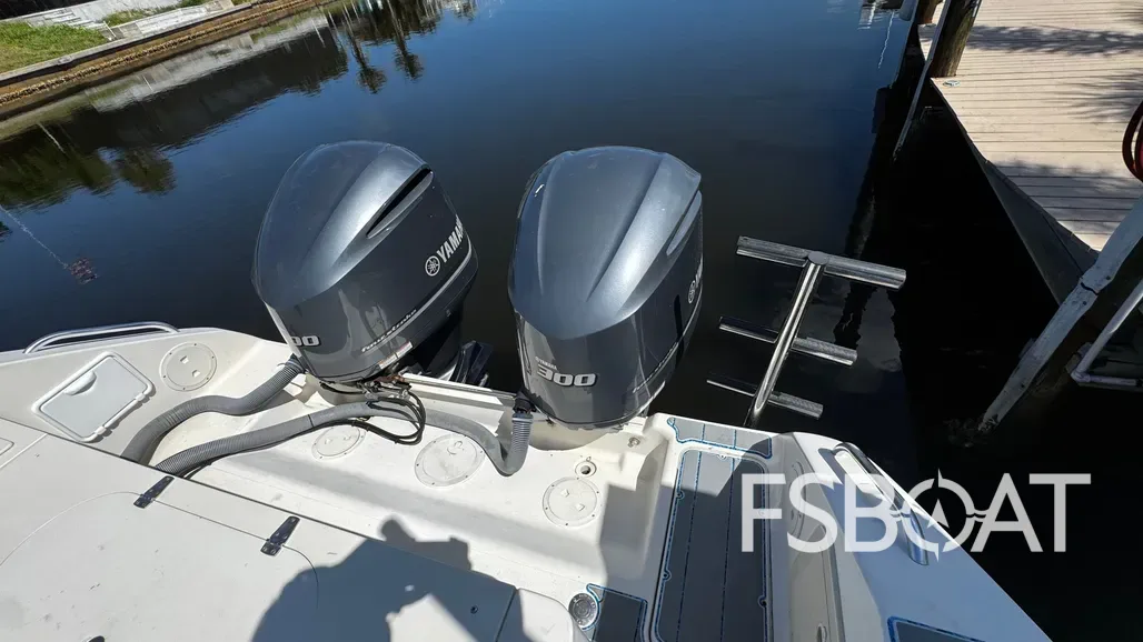 2003 Pursuit 3070 - Media 18
