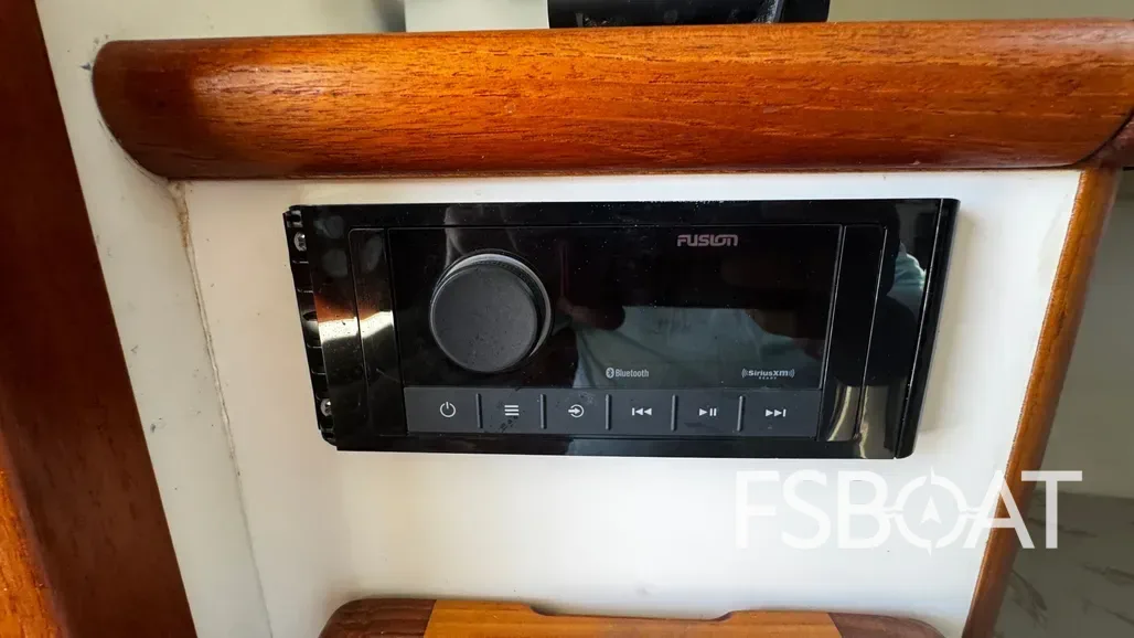 2003 Pursuit 3070 - Media 12