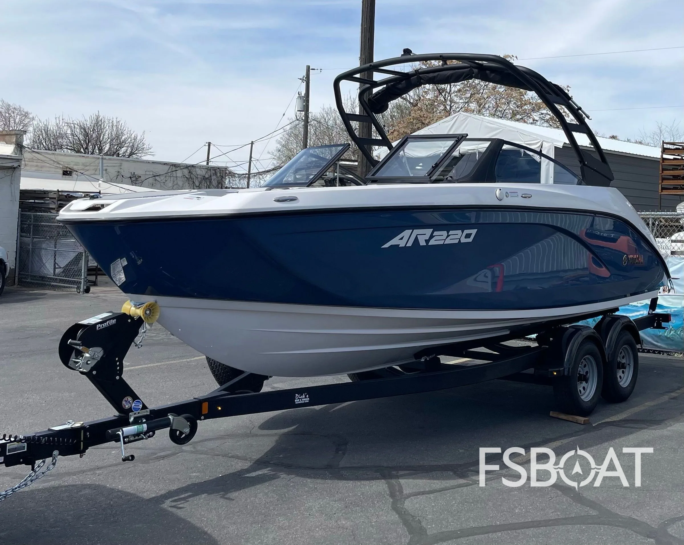 2025 Yamaha Boats AR220 - Media 2