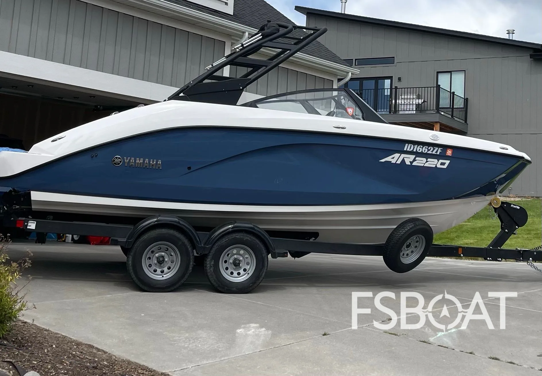 2025 Yamaha Boats AR220 - Media 3