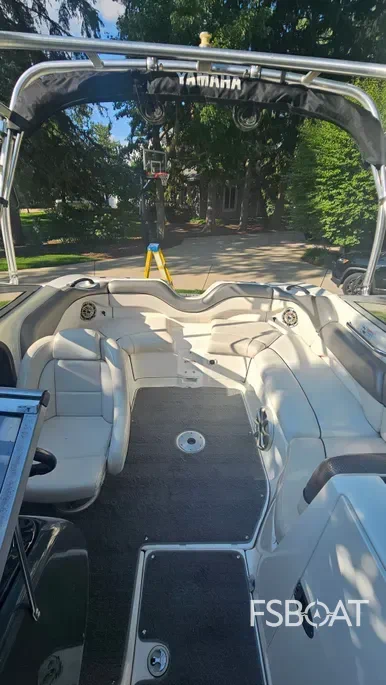 2010 Yamaha Boats AR210 - Media 11