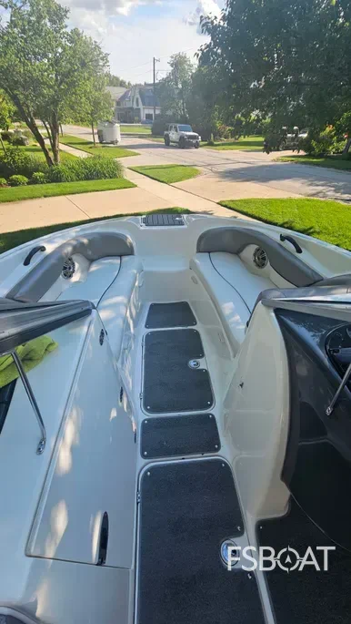 2010 Yamaha Boats AR210 - Media 16