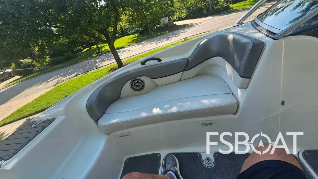 2010 Yamaha Boats AR210 - Media 22